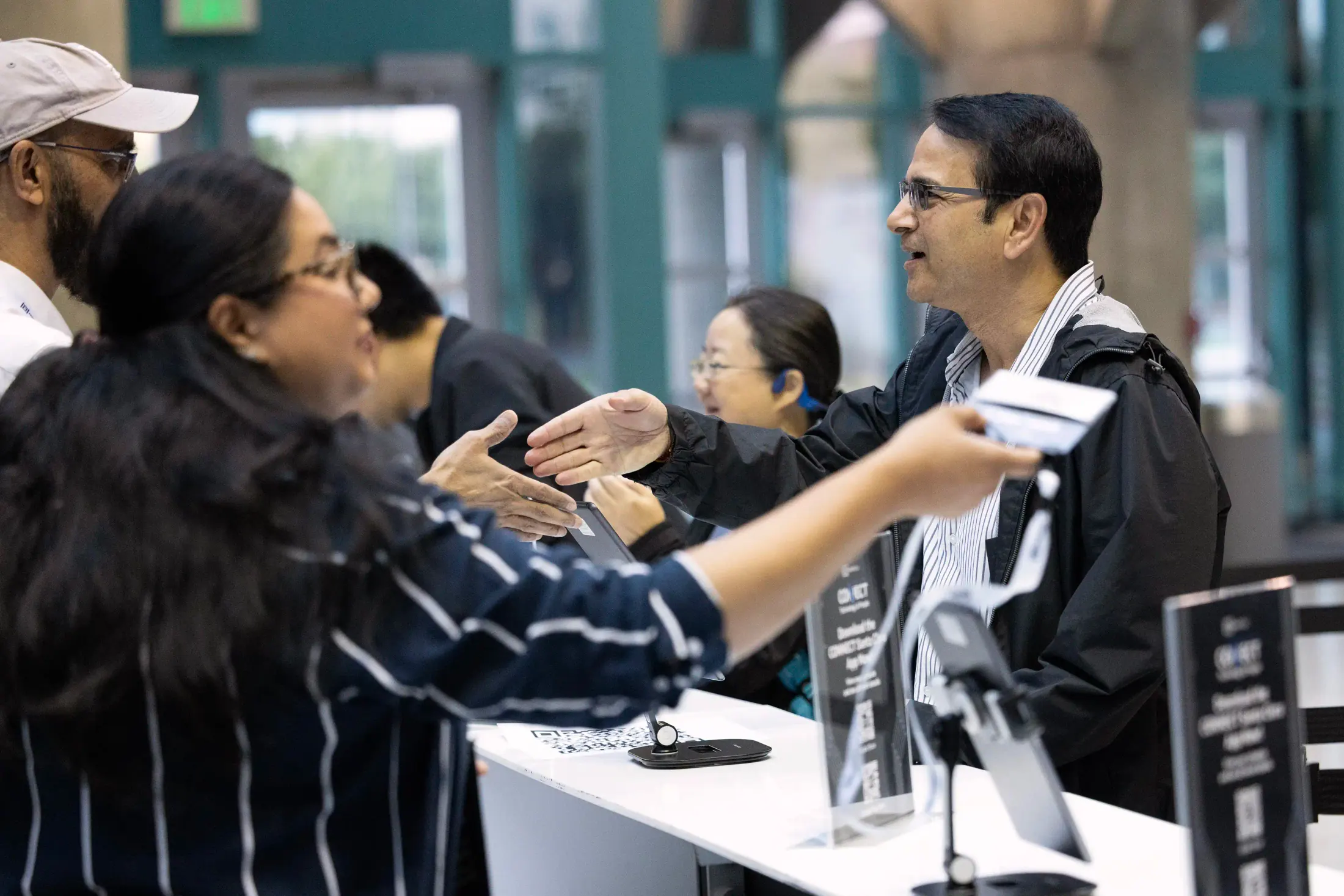 Attendees at the Marvell CONNECT registration desk.