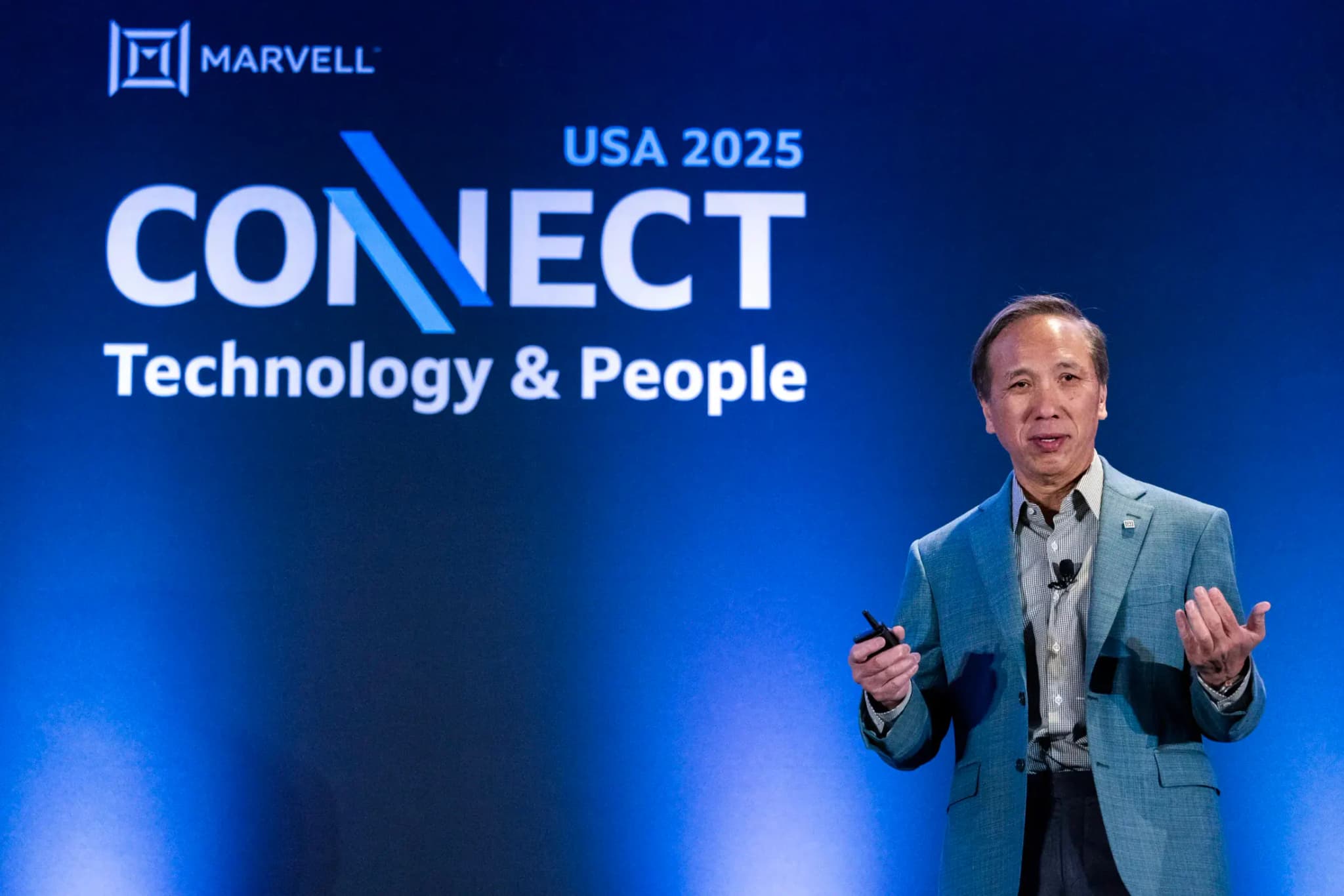 Speaker on stage at the Marvell CONNECT West event.