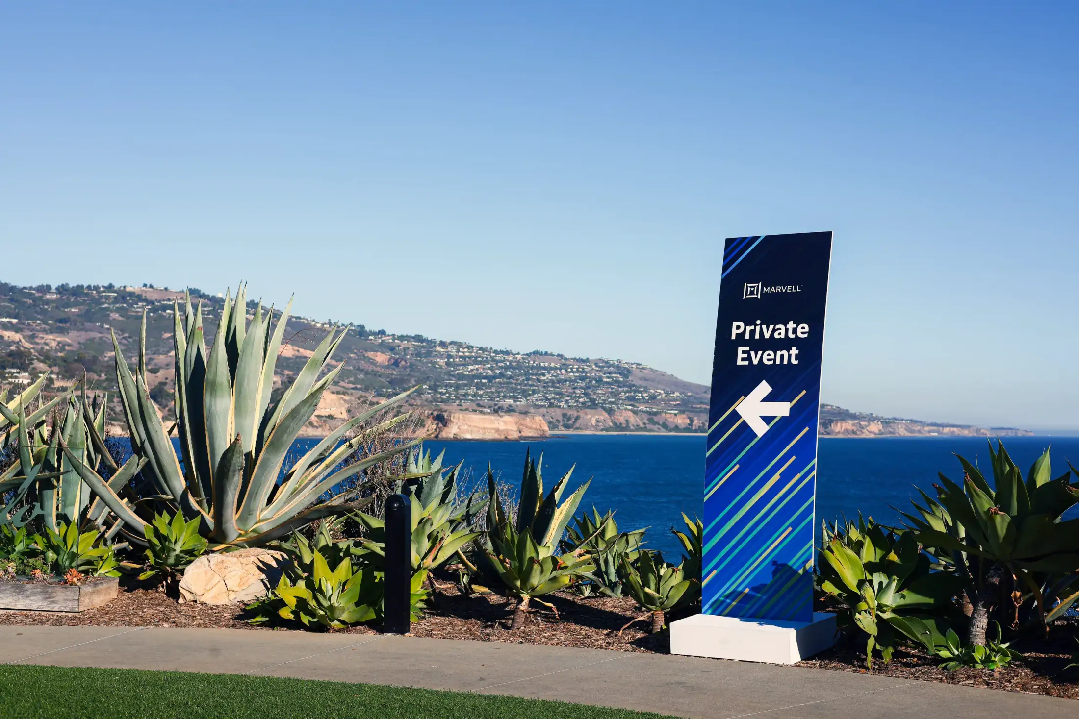 Outdoor resort wayfinding signage for the Leadership Conference.